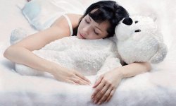 Как правильно спать при шейном остеохондрозе: позы для сна