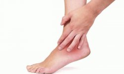 Крутит ноги — симптомы, причины и способы лечения